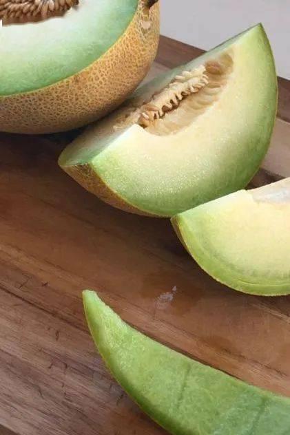 公司茶水间吃瓜,公司里的闲聊时光