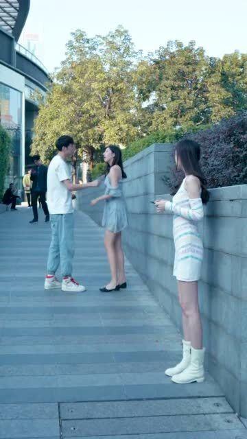 情侣吵架吃瓜报警,一场闹剧背后的社会现象